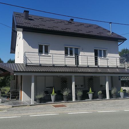 Guest House Mylan Licko Petrovo Selo Eksteriør billede