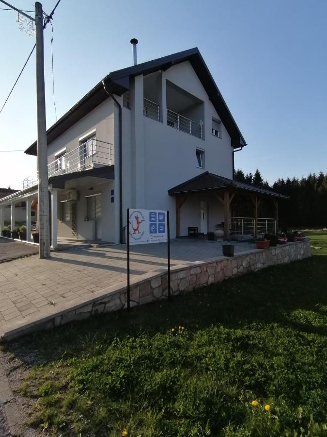 Guest House Mylan Licko Petrovo Selo Eksteriør billede