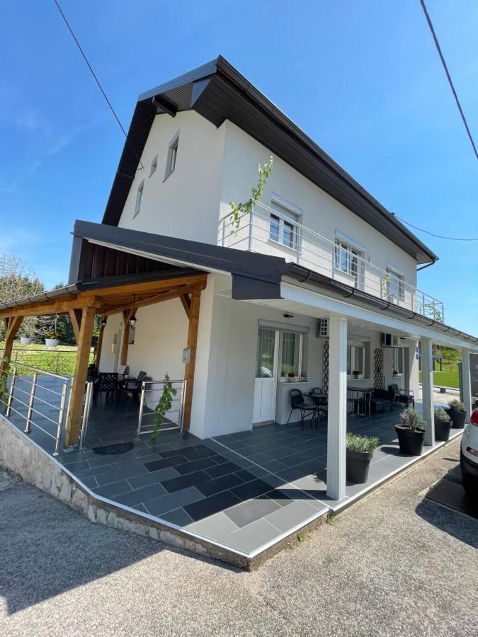 Guest House Mylan Licko Petrovo Selo Eksteriør billede