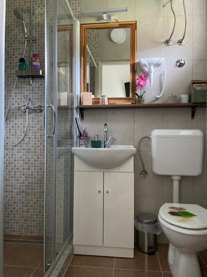 Guest House Mylan Licko Petrovo Selo Eksteriør billede